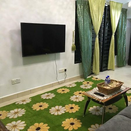 Villa Permata Impian Bangi Esterno foto