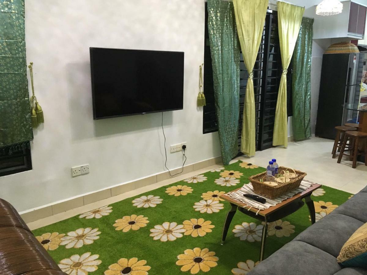 Villa Permata Impian Bangi Esterno foto